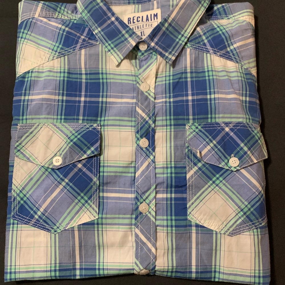 BLUE PLAID BUTTON DOWN SHIRT